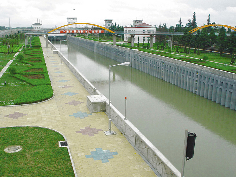 京杭运河淮安三线船闸工程获鲁班奖小.jpg