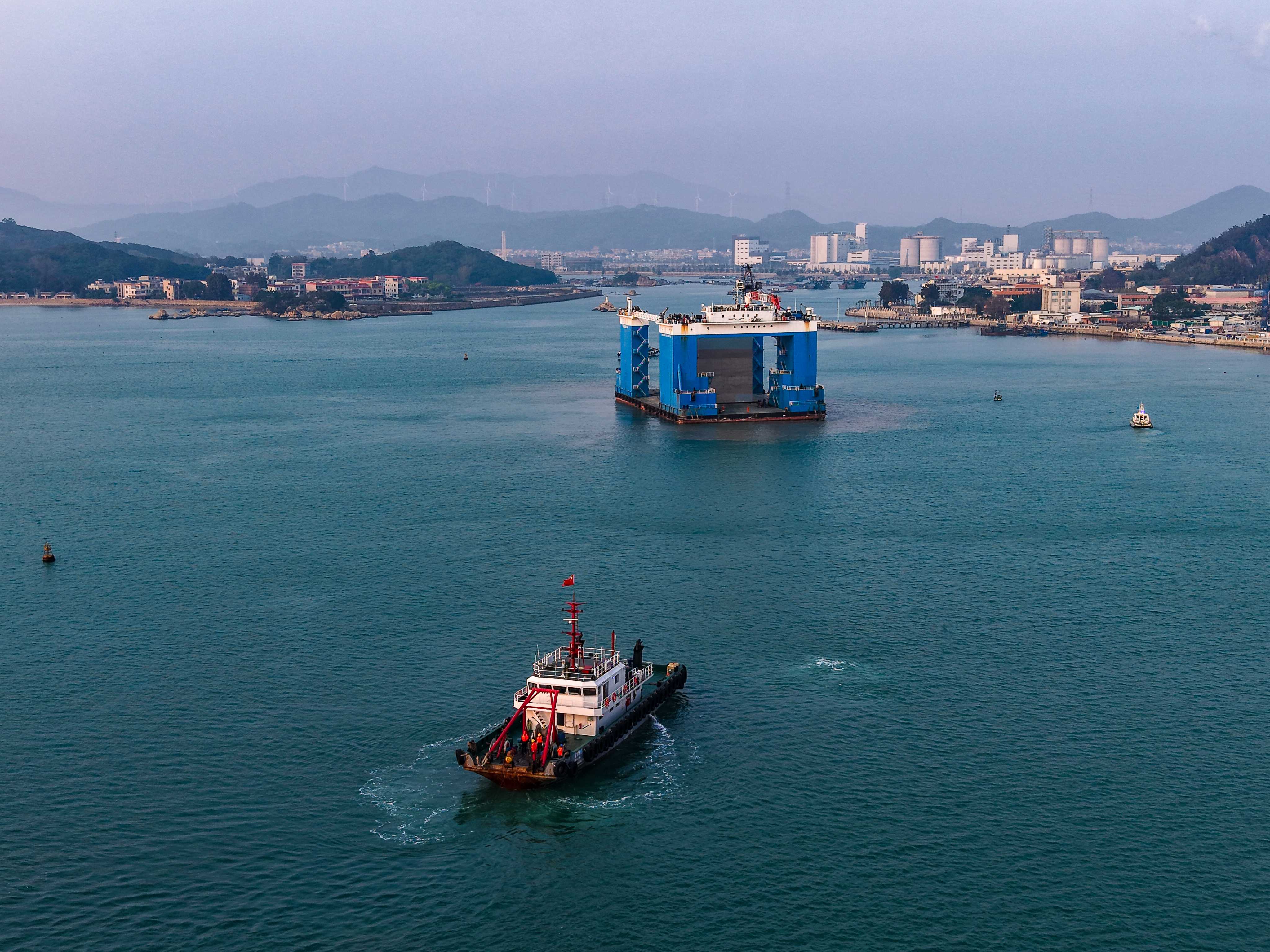 汕头广澳三期第三标段项目首件沉箱完成出运...